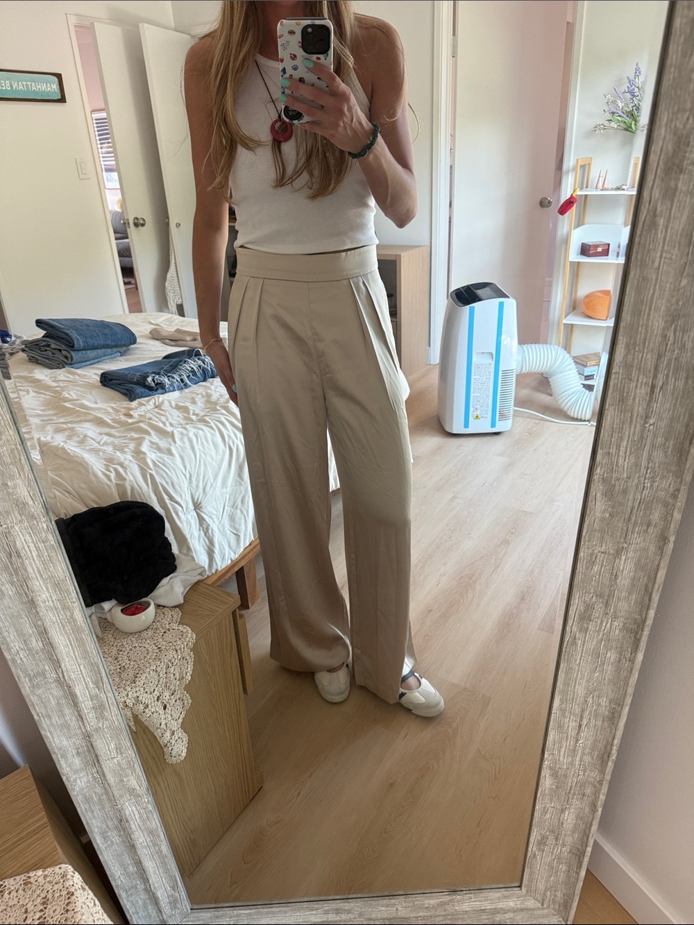 Banana Republic Wide Leg Pleated Pants in Beige